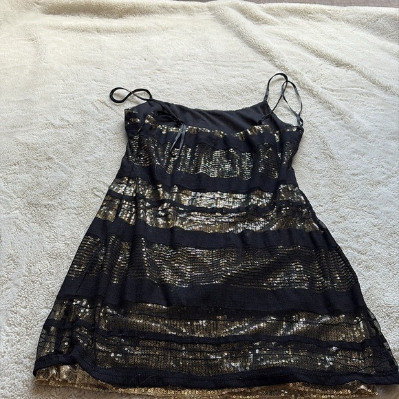 XXI Black & Gold Sequin Mesh Bodycon Dress – Size Medium | Y2K | Party Sparkle - Picture 5 of 5